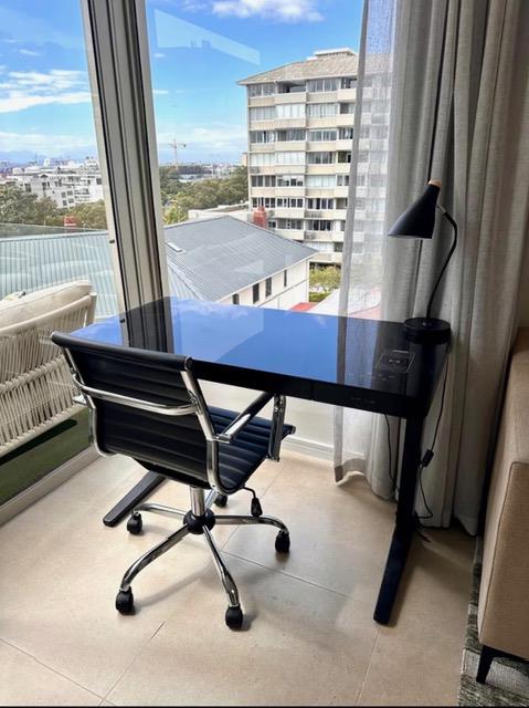 To Let 3 Bedroom Property for Rent in Green Point Western Cape